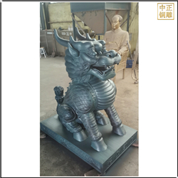 大型景觀(guān)銅麒麟雕塑